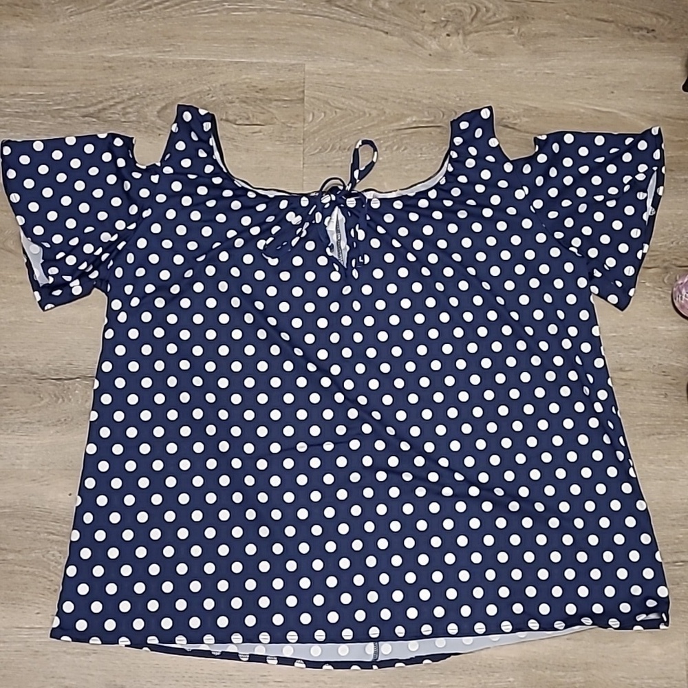 Star Vixen Size 2X Blue Polka Dot Top